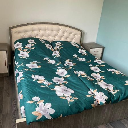 Lovely 2-Bedroom Apartment Near Ayb School Dilijan Bagian luar foto