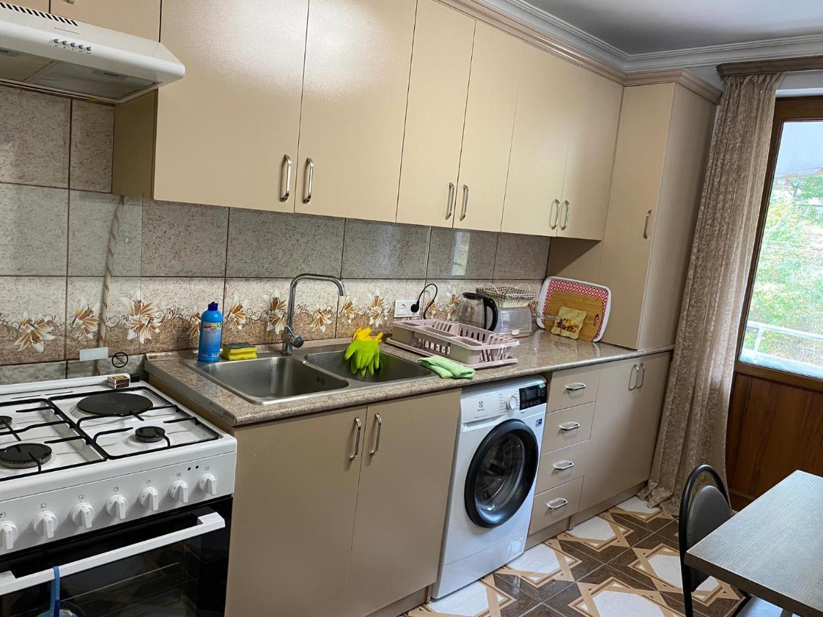 Lovely 2-Bedroom Apartment Near Ayb School Dilijan Bagian luar foto