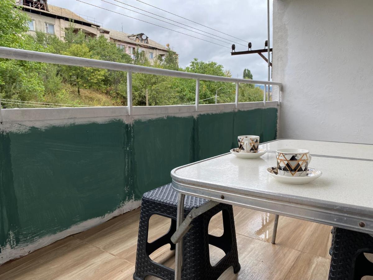 Lovely 2-Bedroom Apartment Near Ayb School Dilijan Bagian luar foto